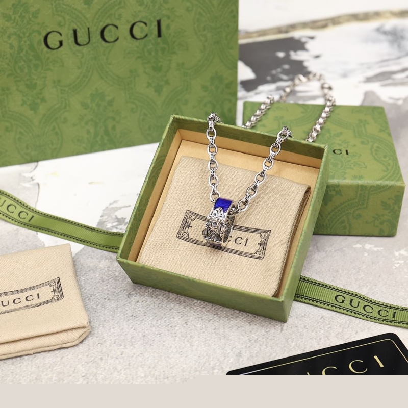 G*u*i necklaces